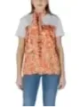 Orangene Seidenbluse mit Bindekragen