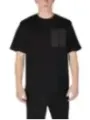 Schwarzes T-Shirt mit Brustpatch