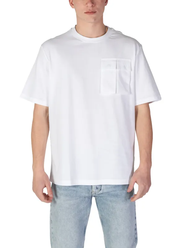 Weißes T-Shirt mit Jeans Weißes T-Shirt mit Jeans
