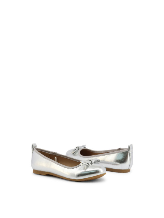 Silberne Ballerinas mit Schleife