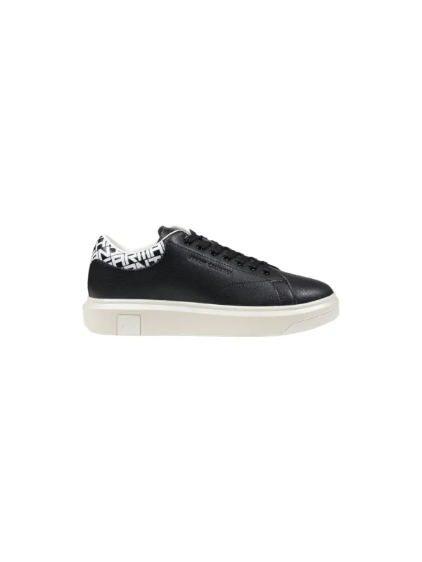 Schwarze Armani Exchange Sneakers mit Logo Schwarze Armani Exchange Sneakers mit Logo