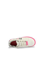Weißer Sneaker mit pinker Sohle