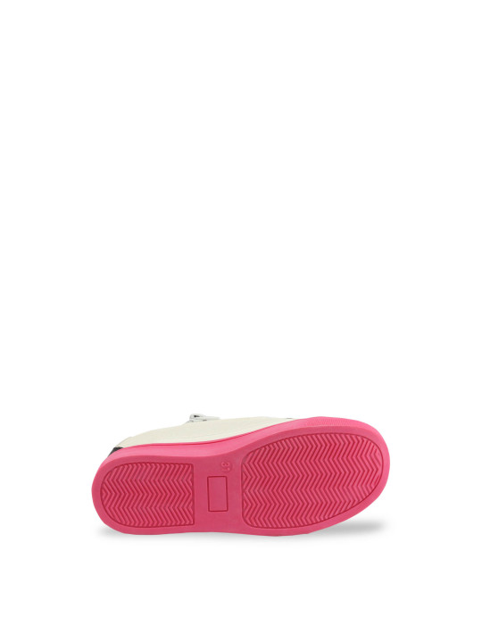 Weißer Sneaker mit pinker Sohle