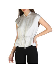 Weiße Bluse mit schwarzer Hose