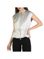 Weiße Bluse mit schwarzer Hose