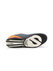 Graue und orange Sparco Rennschuhe