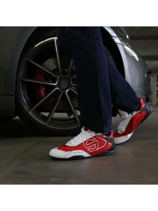 Rote weiße Sparco Rennschuhe