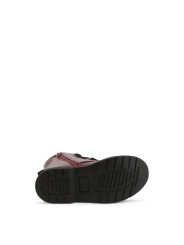 Weiß-schwarze Oxford-Schuhe mit pinken Akzenten