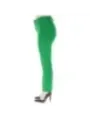 Grüne Hose und schwarze Absätze