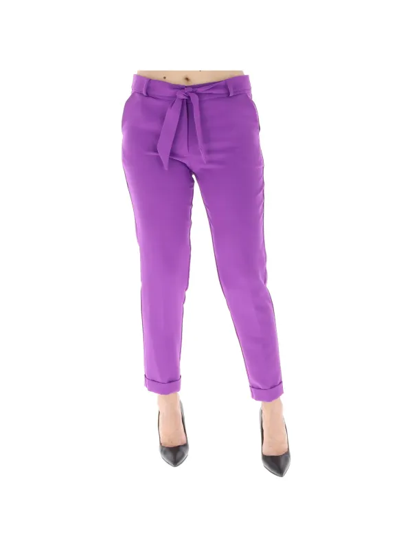Violette Hosen mit Bügelfalte und Umschlag Violette Hosen mit Bügelfalte und Umschlag