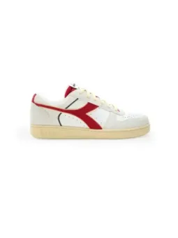 Weiße Diadora-Sneaker mit rotem Akzent