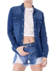 Weißes Häkeloberteil mit Jeansshorts