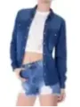 Blaue Jeans-Shorts und Hemd