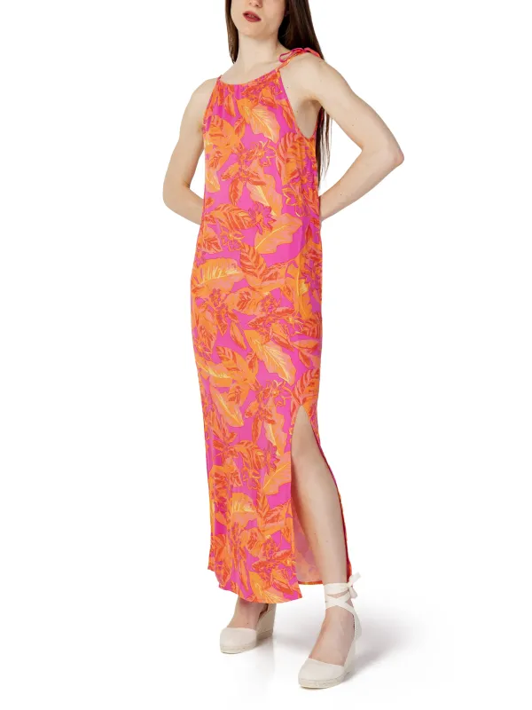 Tropisches Maxikleid mit seitlichem Schlitz Tropisches Maxikleid mit seitlichem Schlitz