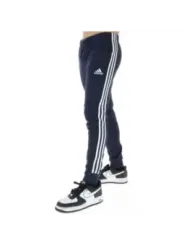 Navy Adidas Jogginghose mit Nike Sneakers