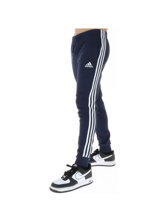 Navy Adidas Jogginghose mit Nike Sneakers