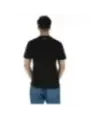 Mann trägt Plein Sport T-Shirt
