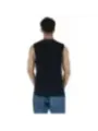 Mann trägt schwarzes Plein Sport Tanktop