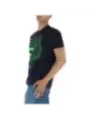 Mann trägt Plein Sport T-Shirt