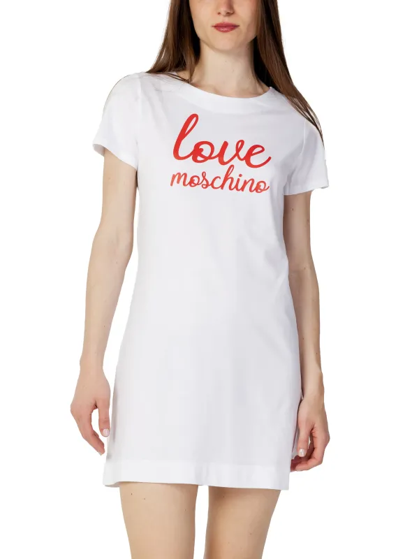 Weißes Kurzarm-Shirt mit Shorts Weißes Kurzarm-Shirt mit Shorts