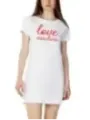 Weißes Kurzarm-Shirt mit Shorts