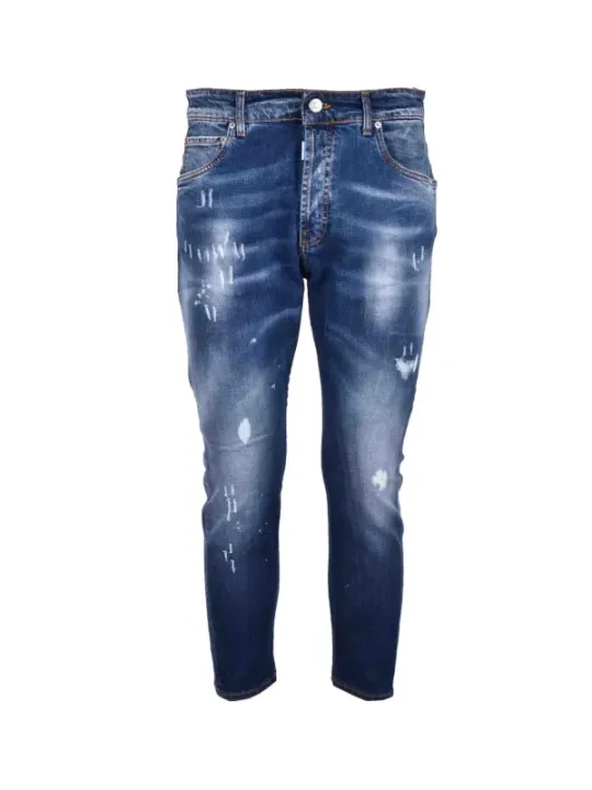 Blaue Jeans mit Farbklecksen