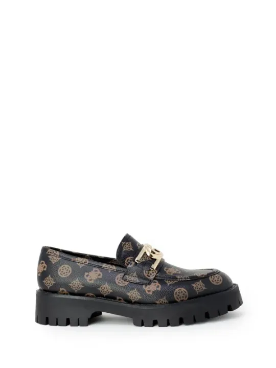 Schwarzer Lederschuh mit dicker Sohle
