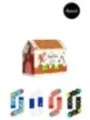 Weihnachtsstrümpfe im Geschenk-Kartons präsentiert