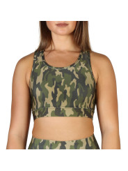 Grüne Camo-Sport-BH, Frau trägt