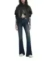 Modell präsentiert Desigual Jeansblazer