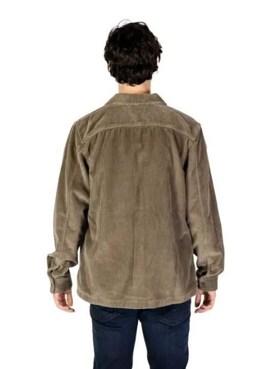Braune Cordjacke im lässigen Stil