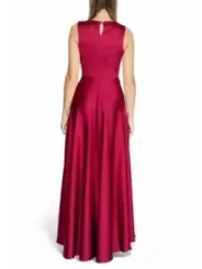 Rotes, langes Kleid mit Rückenausschnitt