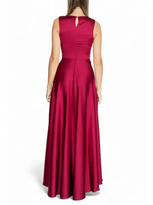 Rotes, langes Kleid mit Rückenausschnitt