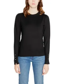 Schwarzes Oberteil mit Jeans