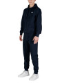 Navy EA7 Trainingsanzug mit weißen Schuhen