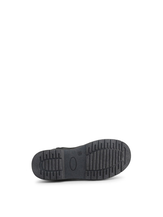 Schwarze Schuhsohle mit Profilstruktur