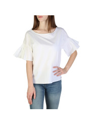 Weiße Bluse mit blauen Jeans