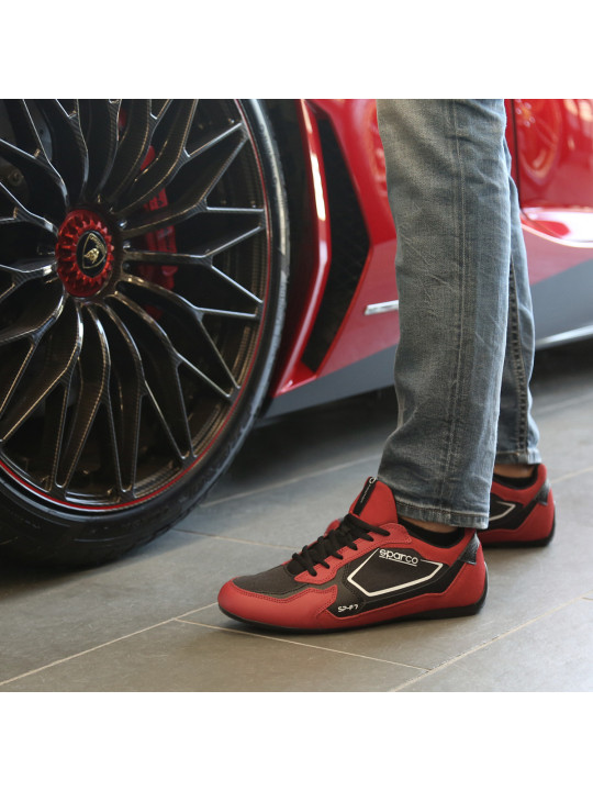 Rote und schwarze Sparco Sneakers