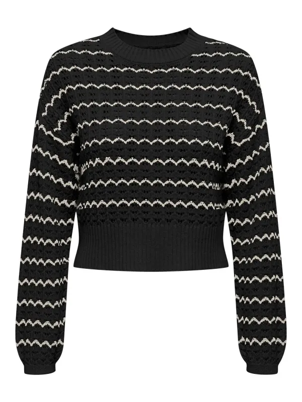 Grauer Strickpullover mit weißen Linien Grauer Strickpullover mit weißen Linien