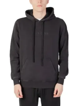 Mann trägt Liu Jo Kapuzenpullover