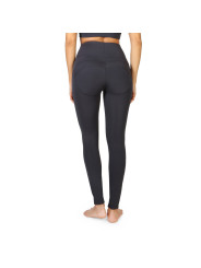 Dunkelgraue Sportleggings, weibliches Model trägt
