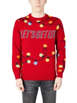 Roter Pullover mit Lichterkette