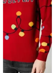 Roter Pullover mit Weihnachtslichtern