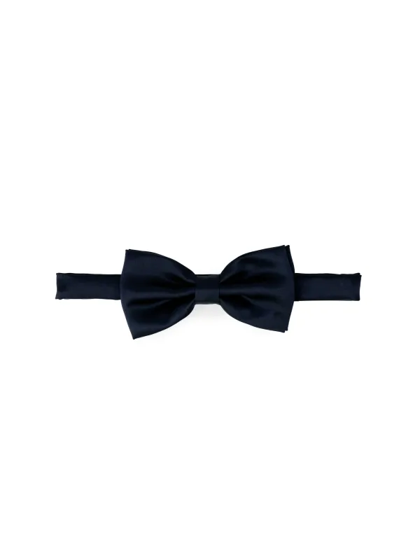 Schwarze Seidenfliege eleganter Herrenstil Schwarze Seidenfliege eleganter Herrenstil