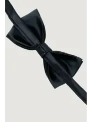 Schwarze Seidenfliege, vorgebunden, elegant