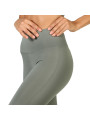 Khaki grüne Damen Leggings tragen