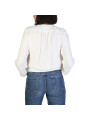 Weiße Bluse mit blauen Jeans