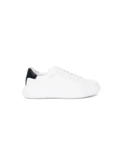 Weiße Calvin Klein Sneaker minimalistisch