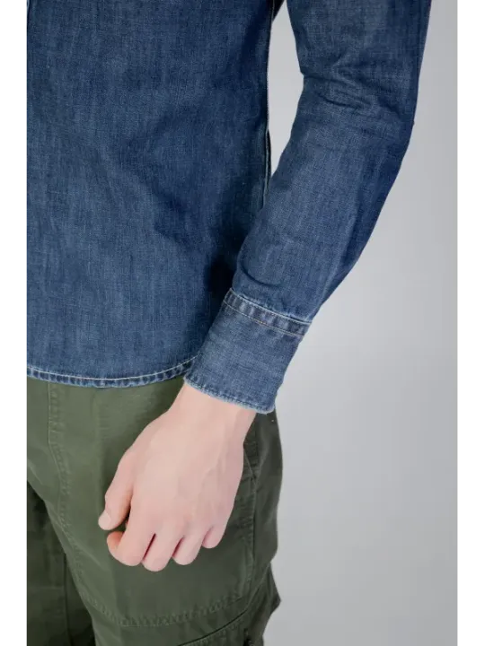 Denimhemd mit grüner Hose