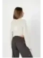 Cargo-Hose mit weißem Pullover